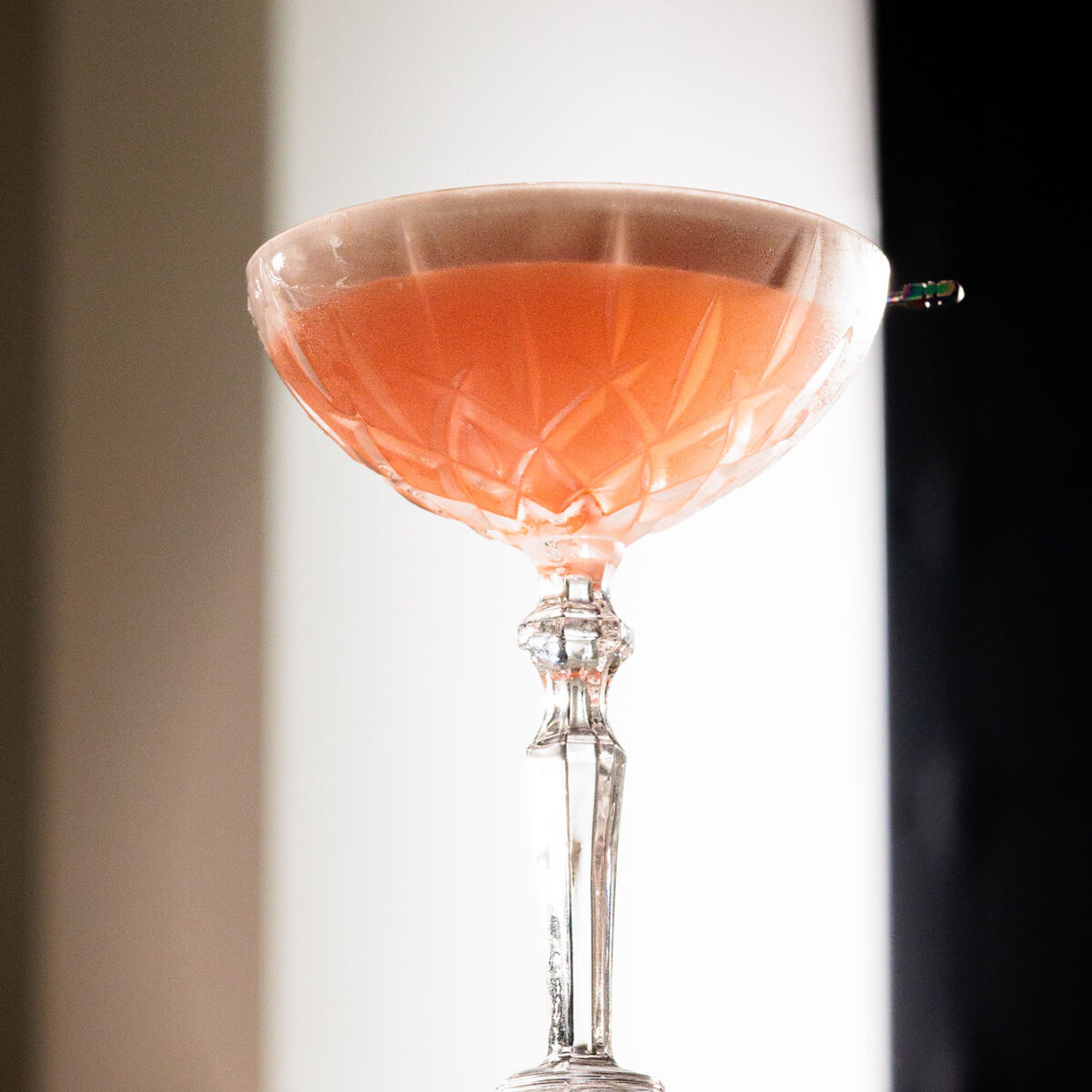 Recette de cocktail du Gin 6 - Le Milieu Def - A Devil in Disguise - Gin Belge Artisanal et Premium