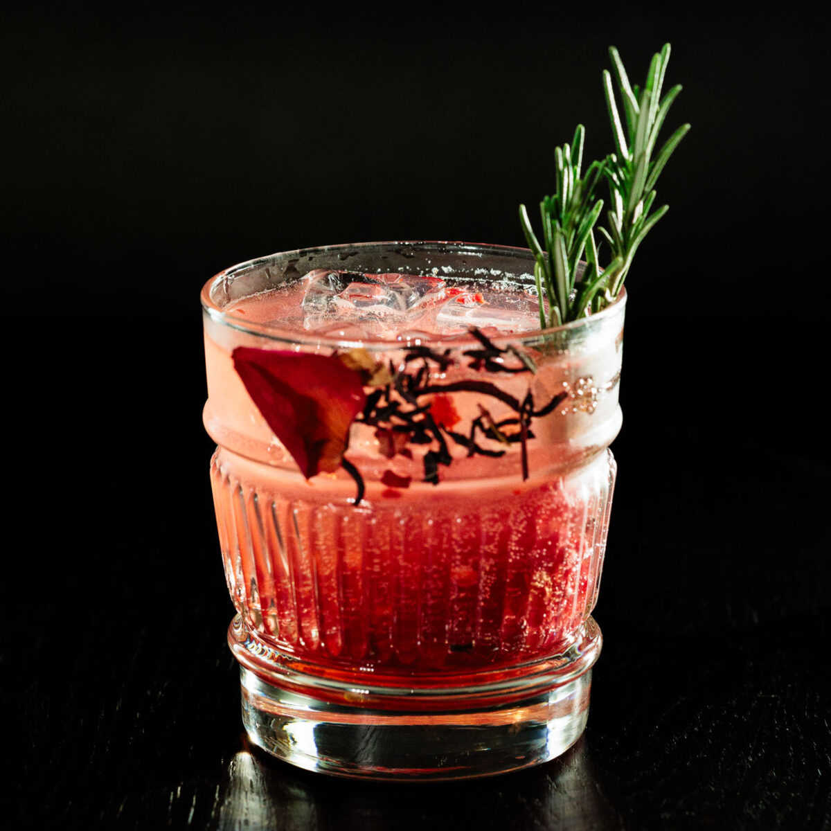 Recette de cocktail du Gin 8 - Le Milieu Central - A Devil in Disguise - Gin Belge Artisanal et Premium