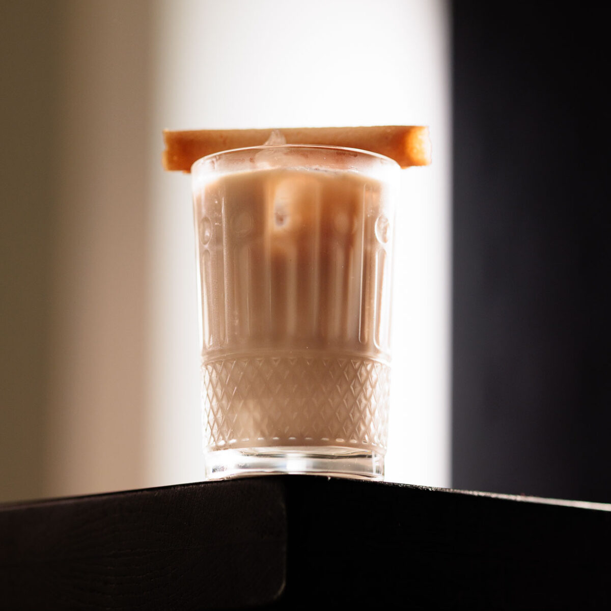 Recette de cocktail du Gin 9 - L'Avant-Centre - A Devil in Disguise - Gin Belge Artisanal et Premium