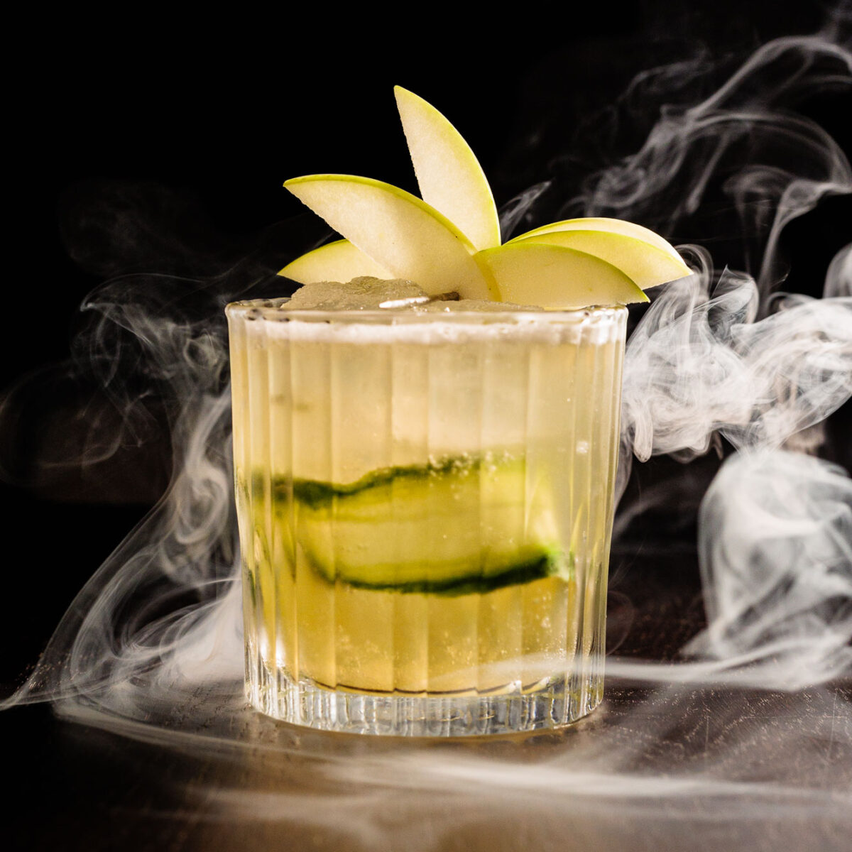 Recette de cocktail du Gin 10 - Le Milieu Offensif - A Devil in Disguise - Gin Belge Artisanal et Premium