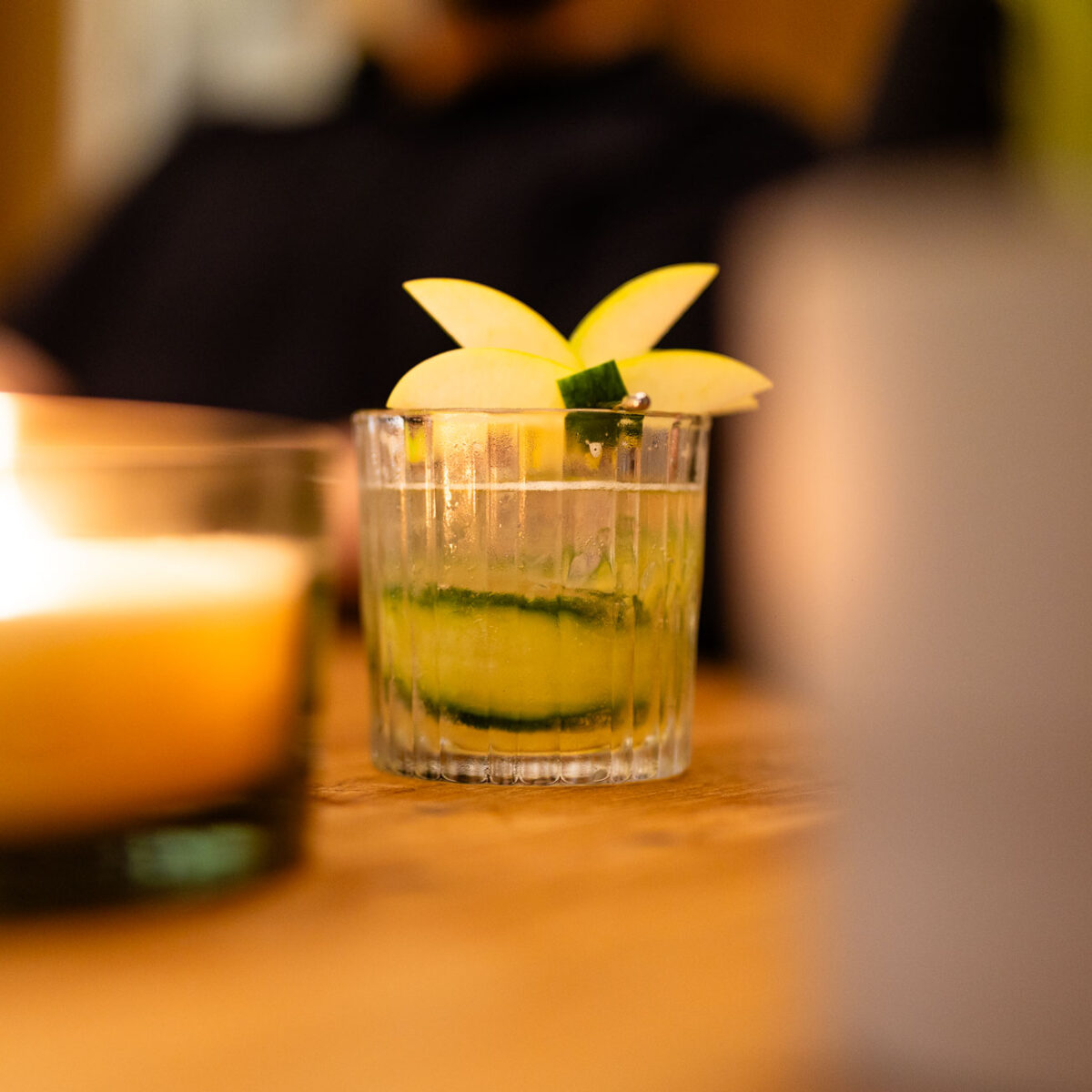 Recette de cocktail du Gin 10 - Le Milieu Offensif - A Devil in Disguise - Gin Belge Artisanal et Premium